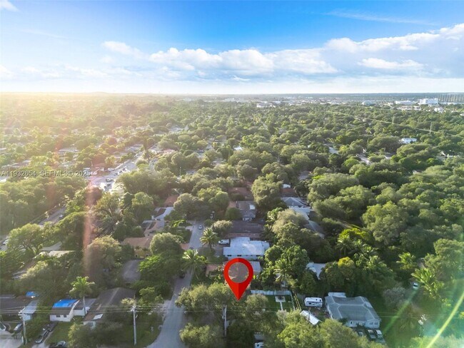 Building Photo - 695 NE 160th St