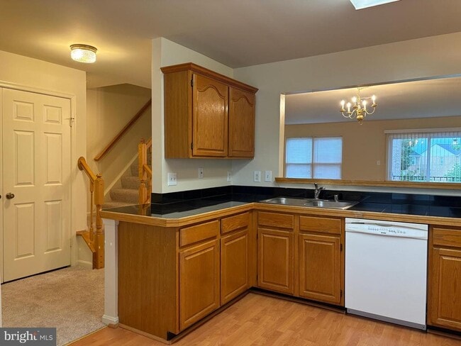 Building Photo - 5604 Gresham Ln