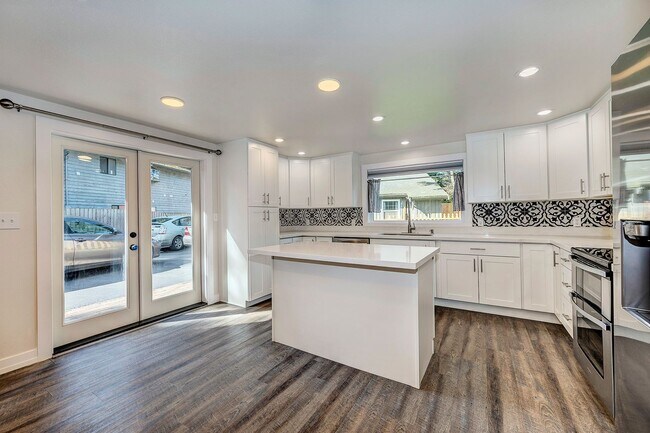 Building Photo - 2 bed, 1.5 bath in Seattle