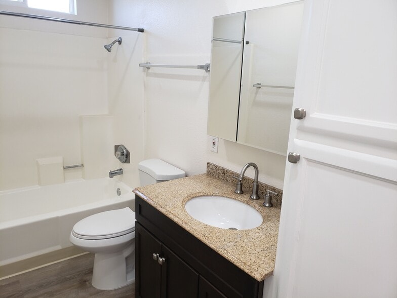 Building Photo - 1261 Victor St