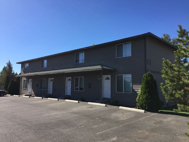 Primary Photo - Conveniently Located 2 Bed/1.5 Bath Townho...