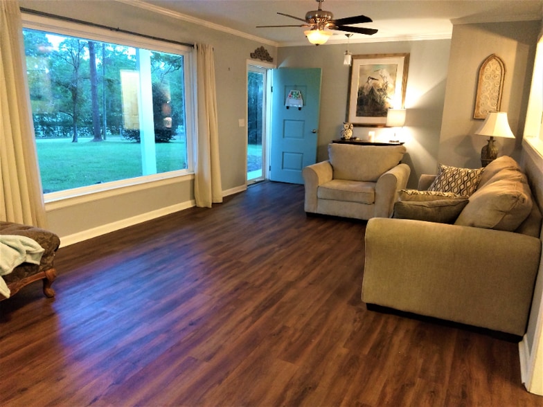 Building Photo - 225 Circle Dr