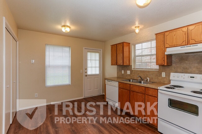 Building Photo - 4001 Pilgram Dr