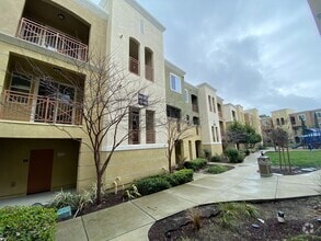 Building Photo - 3 Bed 2 Bath Condo W/ Garage In San Ramon