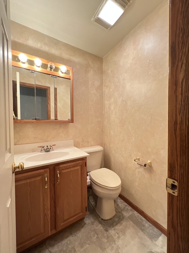Building Photo - 2742 Pleasant View Dr
