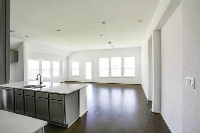 Building Photo - 105 Coronella Dr