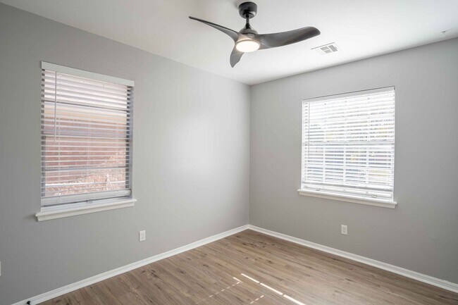 Building Photo - 3 Bedroom Broken Arrow Home, Available for an immediate move in!