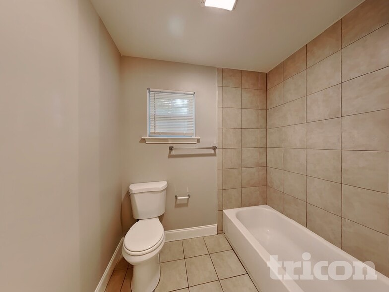 Building Photo - 350 Waycross Dr