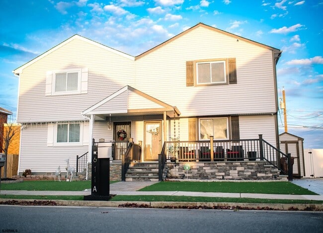 Primary Photo - 611A N Victoria Ave
