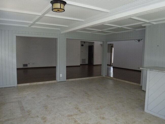 Building Photo - 176 Gull Cir N