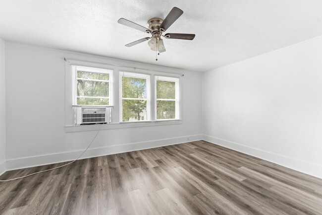 Building Photo - Welcome home to this Westend Beauty!