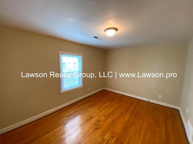 Building Photo - Charming South Roanoke Two Bedroom-One Lev...