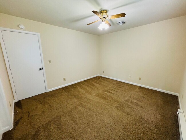 Building Photo - 208 Ardmore St