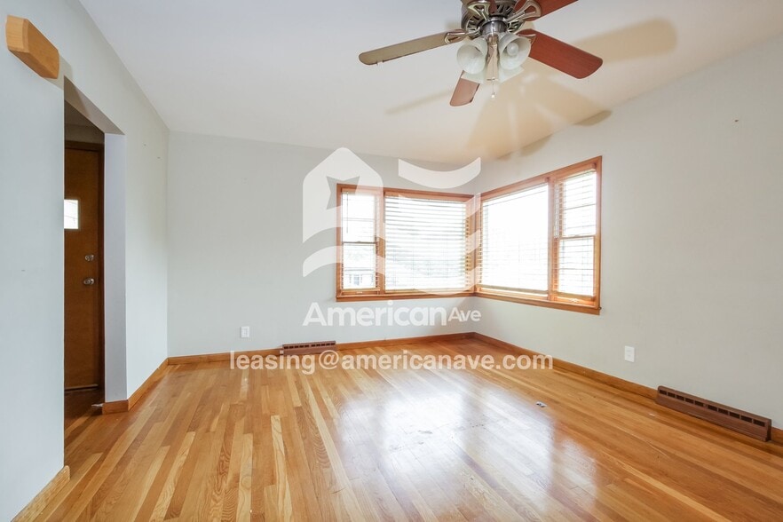 Building Photo - 4728 Roosevelt Ave