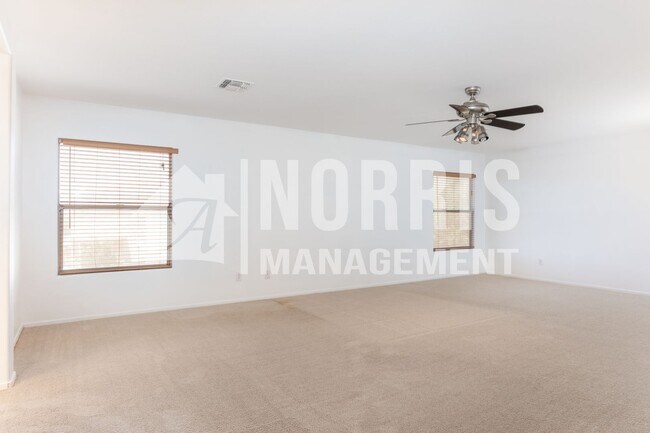 Building Photo - Large Home with Plenty of Room in Coolidge