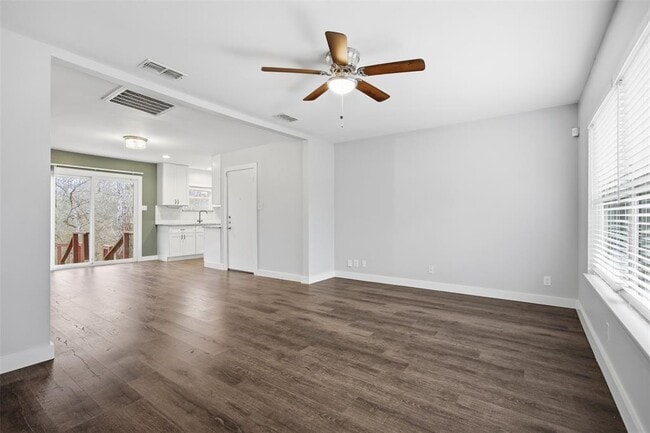 Building Photo - 4810 Creekwood Rd