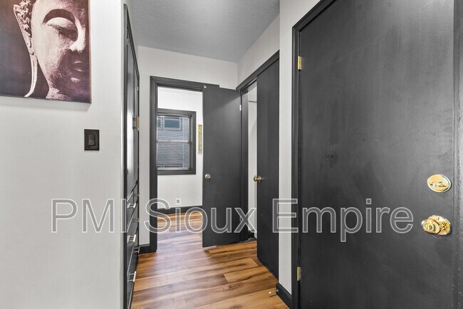 Building Photo - 1303 S Center Ave