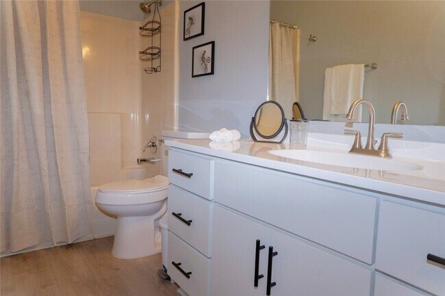 Building Photo - 502 SE B St