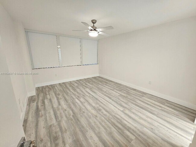 Building Photo - 18021 Biscayne Blvd