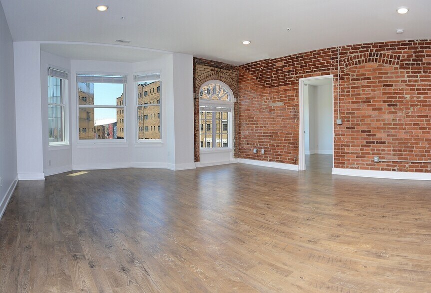 Building Photo - 829 N Pennsylvania St