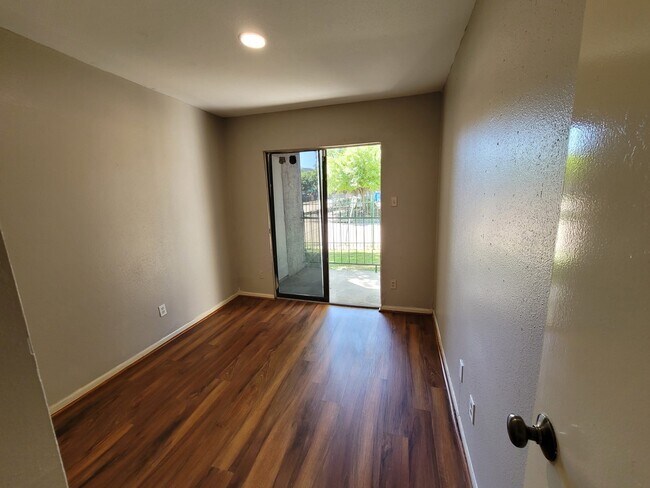 Building Photo - 2814 S Bartell Dr