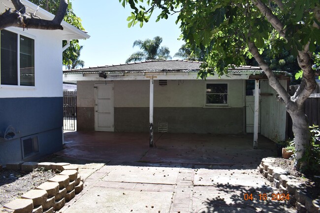 Building Photo - Charming Two-Bedroom, One-Bath Unit – Avai...