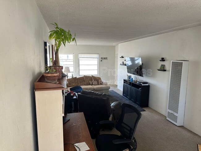 Building Photo - 4859 Santa Cruz Ave