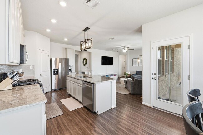 Building Photo - 13500 Rosebud Isle Dr