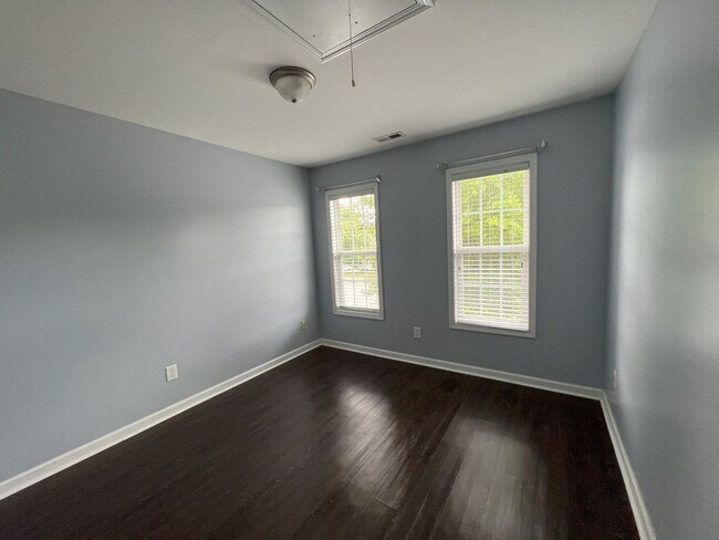 Building Photo - 783 Hay River St