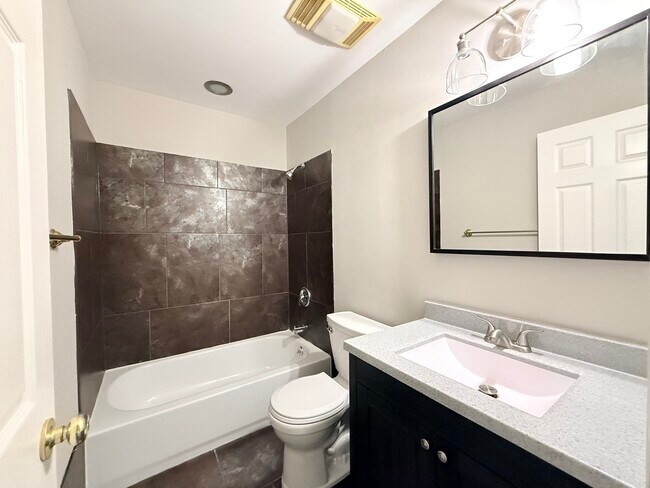 Building Photo - 229 Juniper Ln