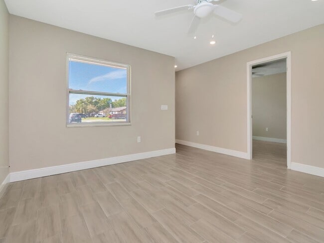 Building Photo - Stunning Newly Renovated 3-Bedroom, 2-Bath Duplex in Prime Bradenton Location!