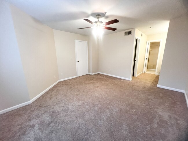 Building Photo - SABLE WALK RENTAL MOVE IN NOW!Spacious 2X2...