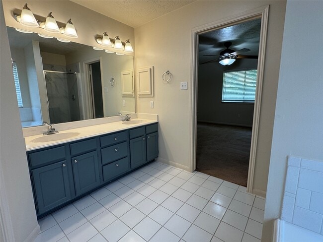 Building Photo - 14707 Cypress Meadow Dr