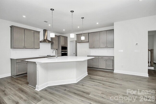 Building Photo - 6029 Mariemont Cir