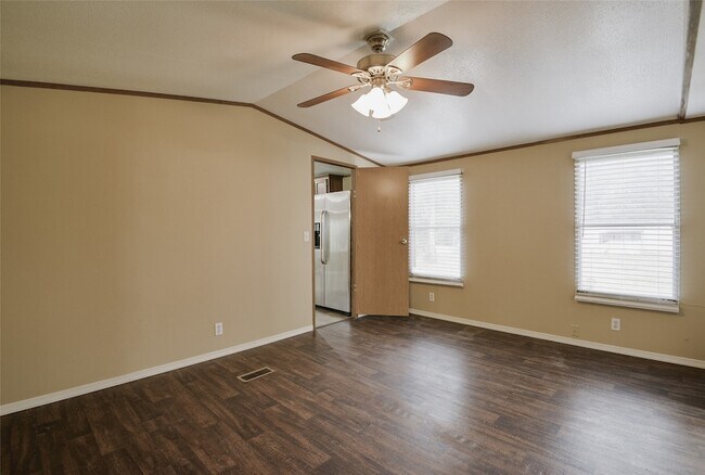 Building Photo - 132 Birchwood Dr