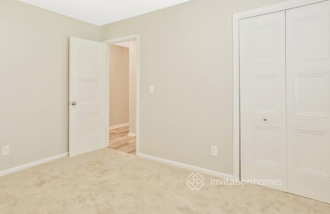 Building Photo - 872 Pinecrest Terrace SW