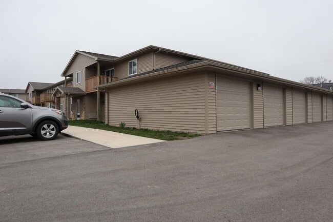 Building Photo - 106 Gardens Ct