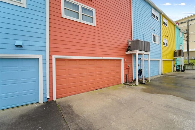 Building Photo - 8416 Seawall Blvd