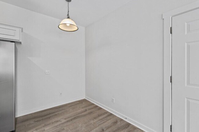 Building Photo - 2106 Cullen Ave