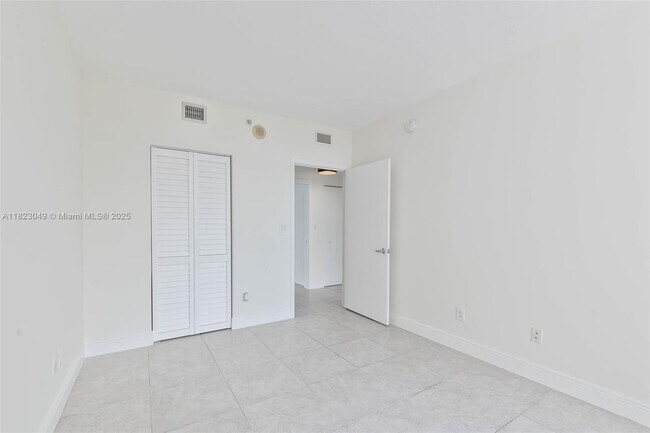 Building Photo - 325 Biscayne Blvd