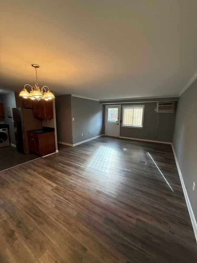 Building Photo - Beautiful 2 Bedroom 1 Bath Condo Conveniently Located