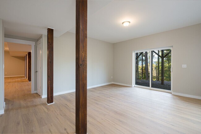 Building Photo - Large New Construction Rental - Old Fort