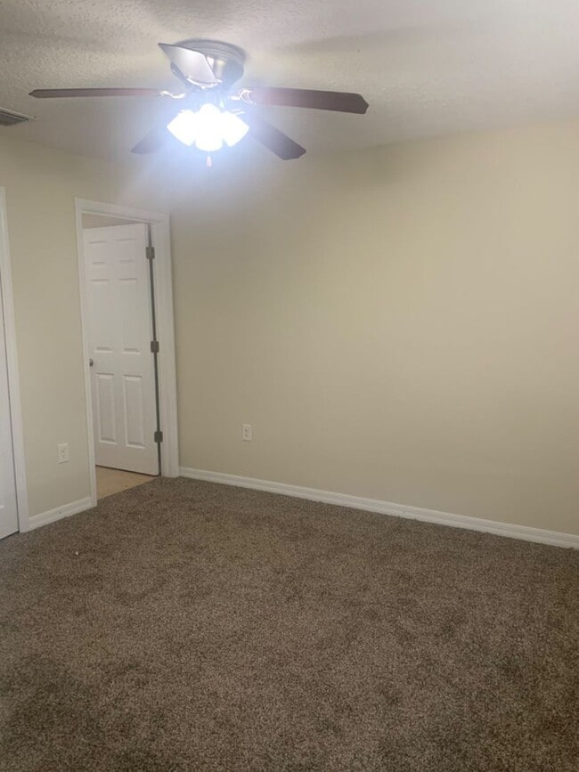 Building Photo - 2/2 Very Nice Duplex for Rent in St. Cloud