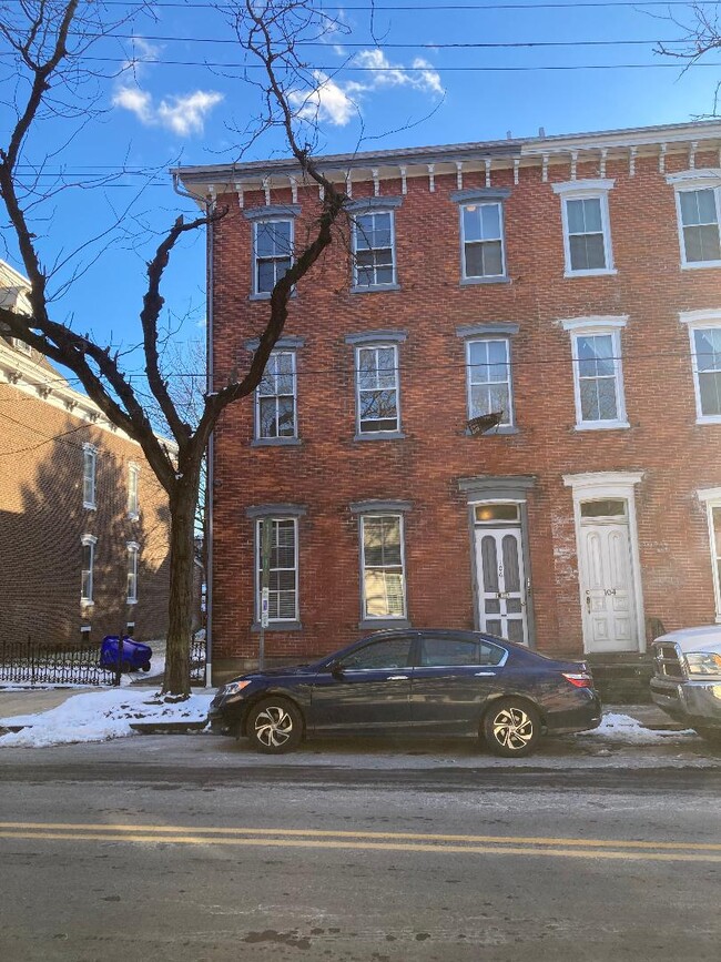 Building Photo - 106 King St