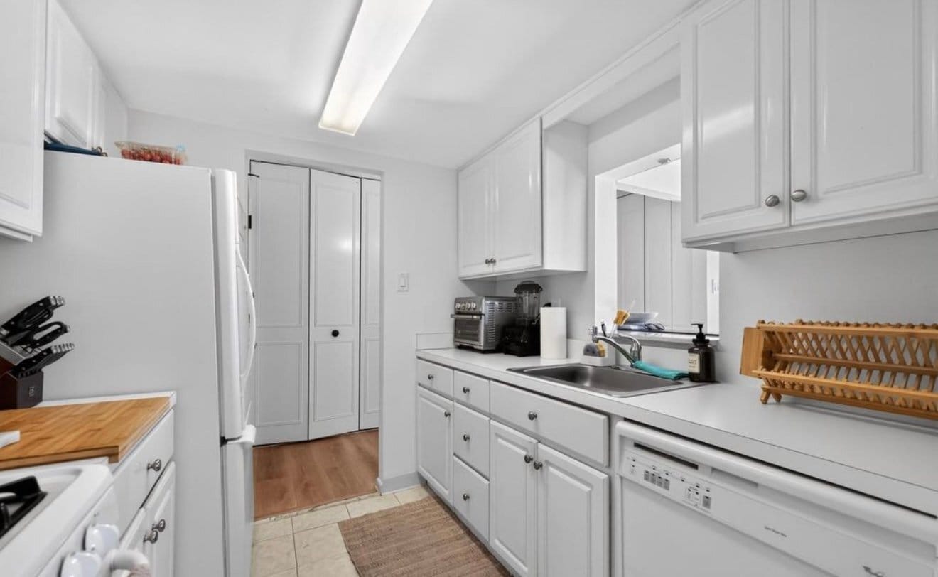 Building Photo - 419 Drummers Ln