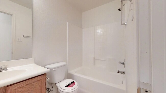 Building Photo - ALL TILE DUPLEX IN NOLANVILLE!!!