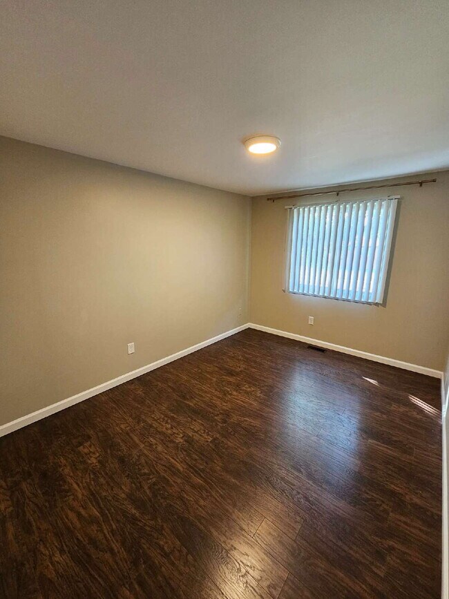 Building Photo - Clean 3-Bedroom Tri-Level, 1.5 Bath with Updated Kitchen, Great Room, Fireplace & Private Backyar...