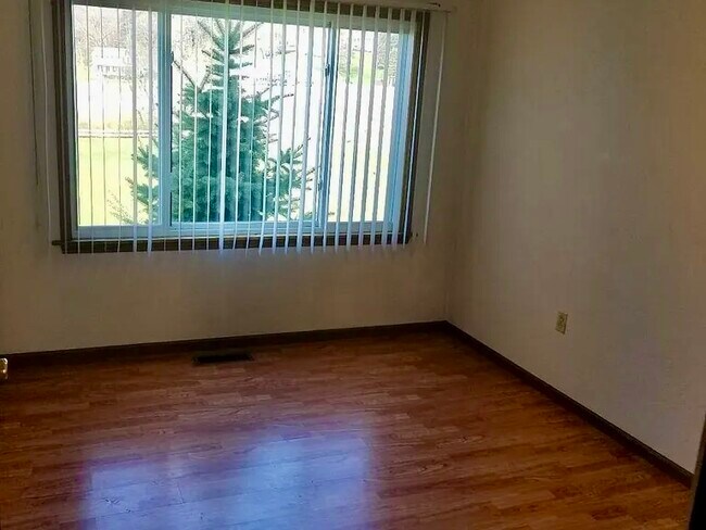 Building Photo - 142 Homestead Ln