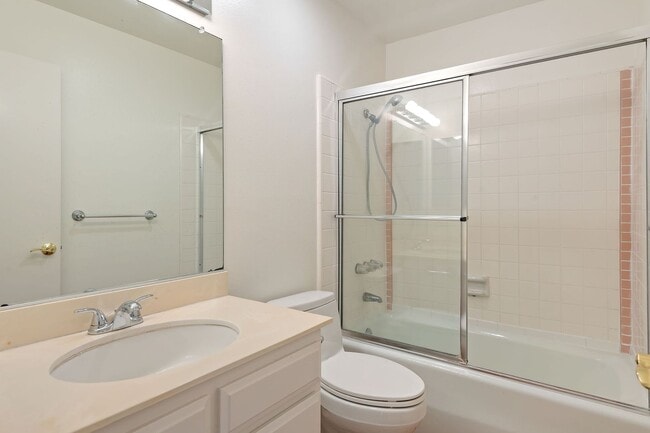 Building Photo - This wonderful East Beach Townhome Awaits!