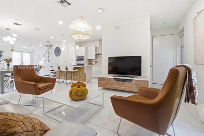 Building Photo - 6611 NW 102nd Path